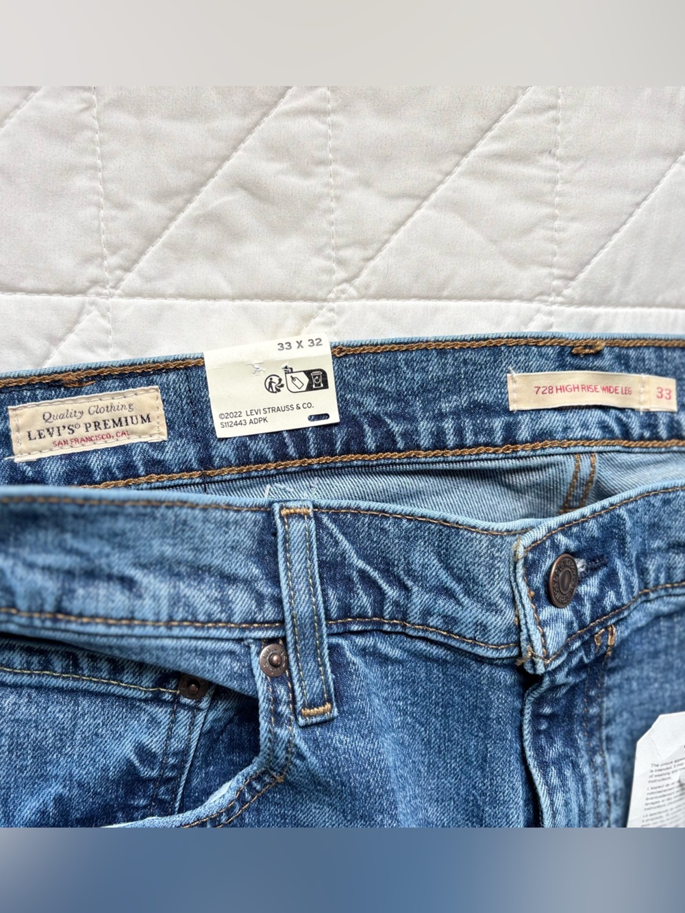 Levi's Premium High-Rise Wide-Leg Denim Jeans Medium Wash - Size 33x32 - Picture 4 of 9